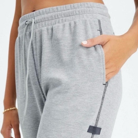 Fabletics Womens Go-To Waffle Knit Drawstring Gray Joggers Sweatpants Sz XL - Picture 2 of 9